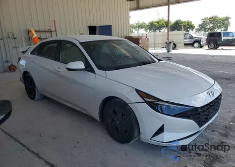 2022 Hyundai Elantra Sel z USA, uszkodzony, nr VIN 5NPLS4AG1NH077948